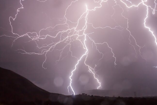 lightning, storm, weather-399853.jpg